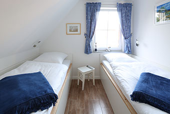Schlafzimmer (3) mit zwei Einzelbetten